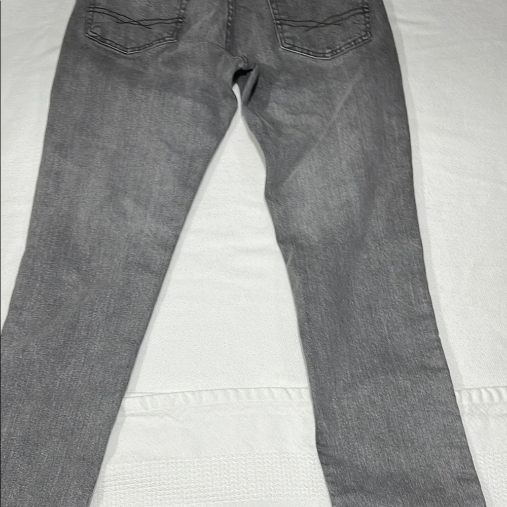 Signature by Levi Strauss Gray‎ Slim Jeans Modern Distressed Look